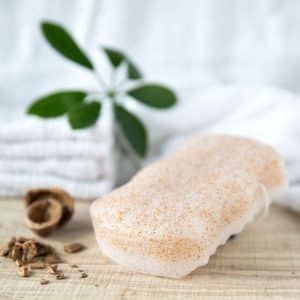 Organic Konjac Svamp Body Walnut Shell/pure - Hos Frisøren & Baronen