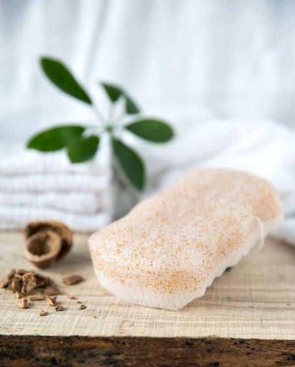 Organic Konjac Svamp Body Walnut Shell/pure - Hos Frisøren & Baronen