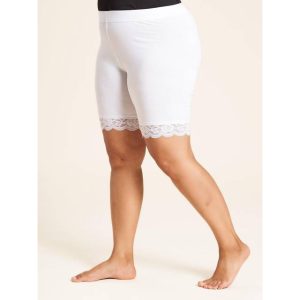 Sandgaard (fra Studio) Hvide cykelshorts med blondekant