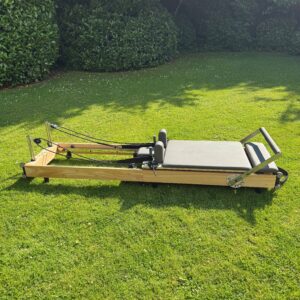 Foldbar Pilates reformer i egetræ,